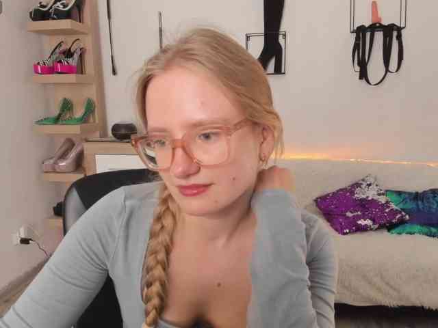 Nancyerotic's cam show statistics and live stream