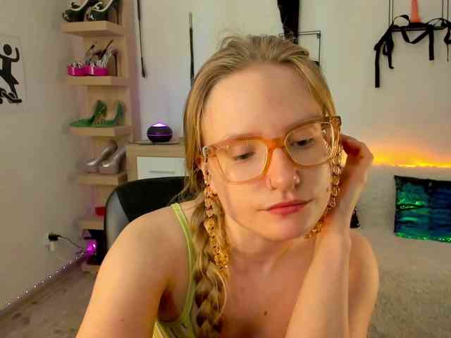 Model: NancyErotic