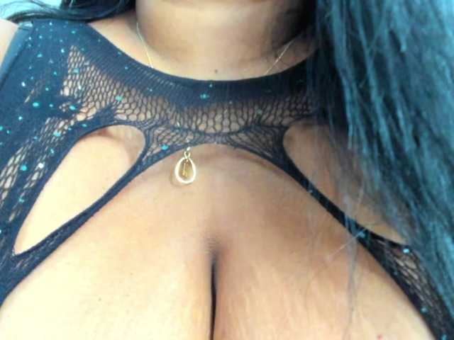 milfebony live cam on BongaCams