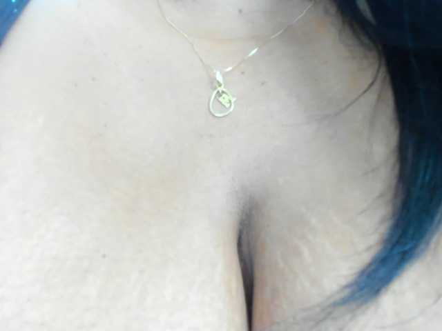 milfebony live cam on BongaCams