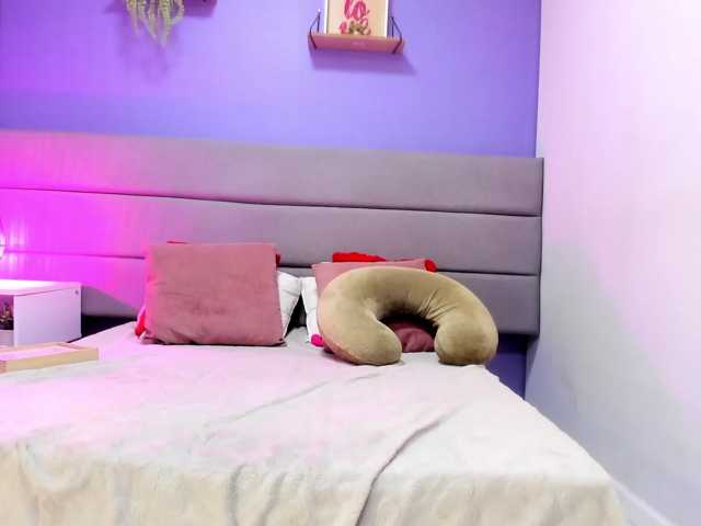 Kiiara-Sky live cam on BongaCams