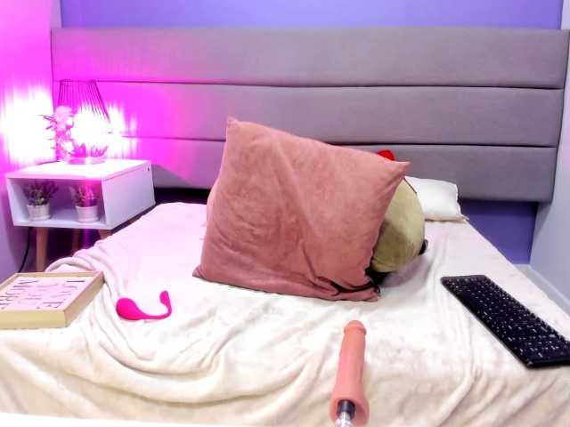 Kiiara-Sky live cam on BongaCams