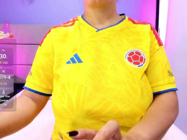 Kiiara-Sky live cam on BongaCams