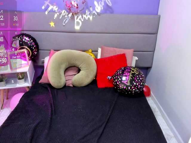 Kiiara-Sky live cam on BongaCams