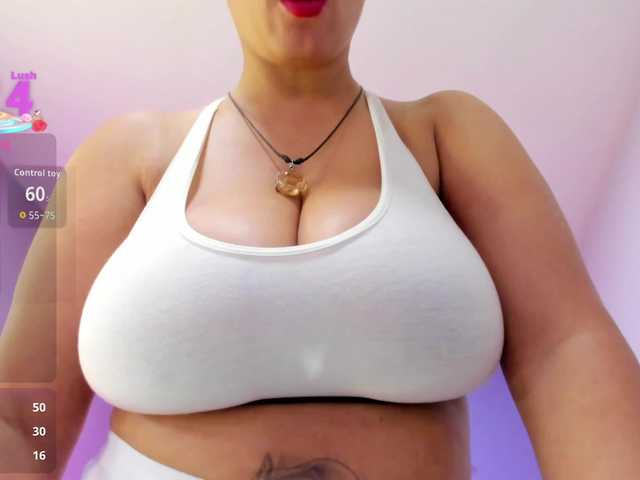 Kiiara-Sky live cam on BongaCams