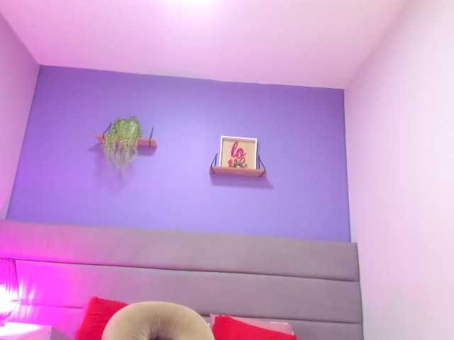 Alice-Brookss live cam preview