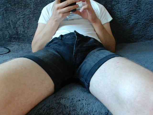 Serz2004 Live Webcam on BongaCams