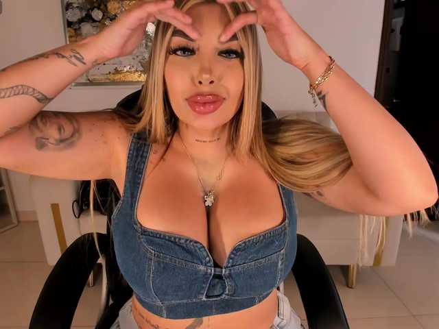 SophiePalmer live cam on BongaCams
