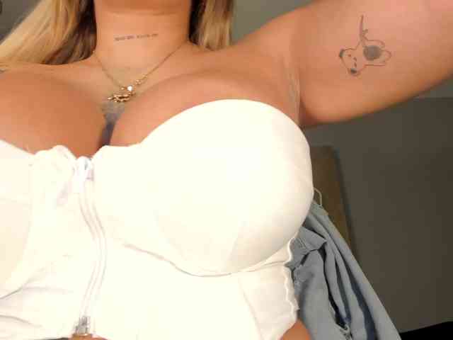 SophiePalmer Live Webcam on BongaCams