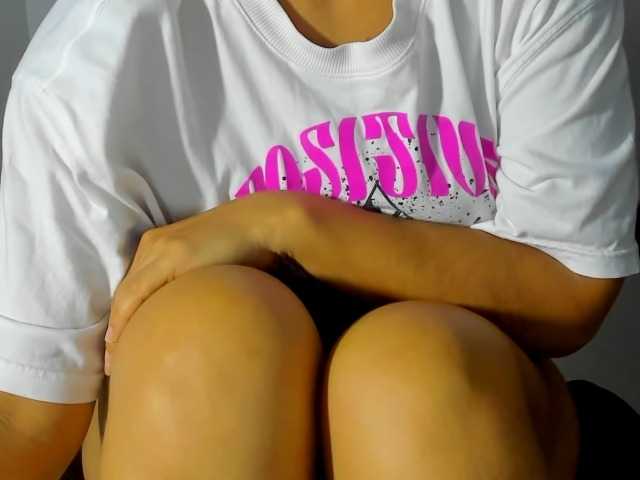 Samhotie's BongaCams show and profile