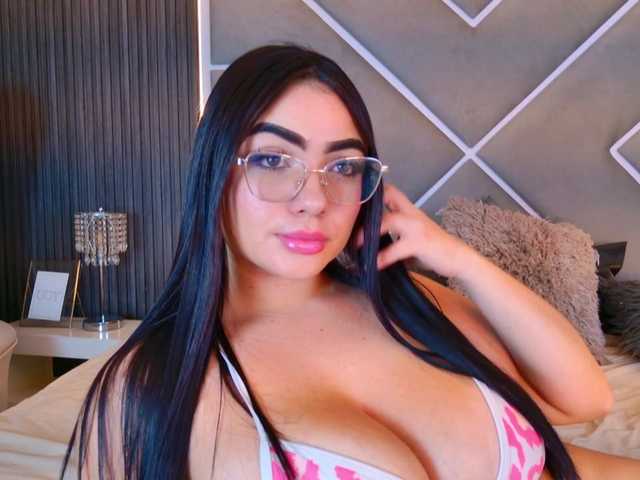 Emily-White live cam on BongaCams