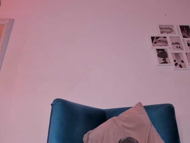 Emily-White live cam on BongaCams