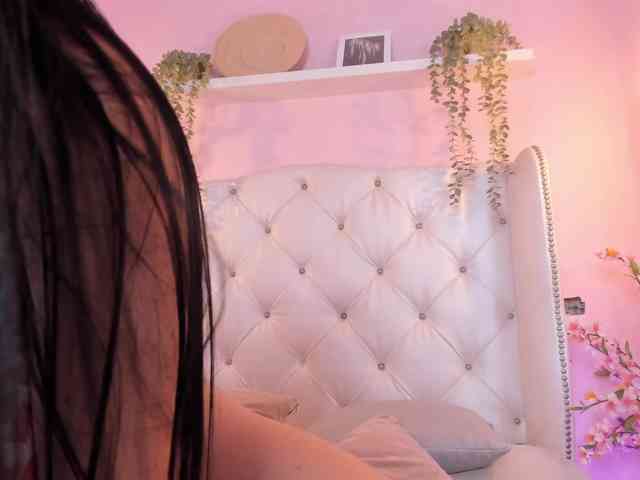 Emily-White webcam