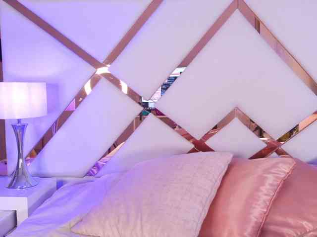 Emily-White webcam