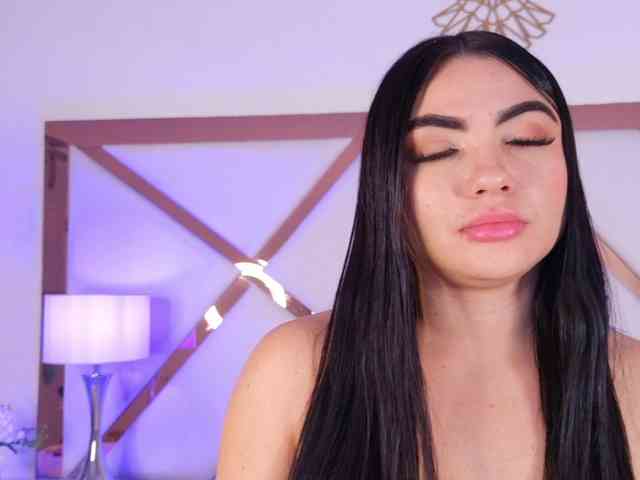 Emily-White webcam