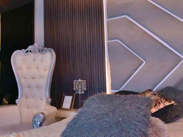 Emily-White webcam