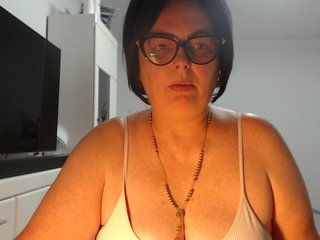 Emyllywhite