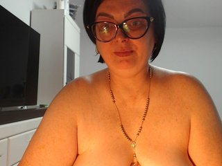 Emyllywhite