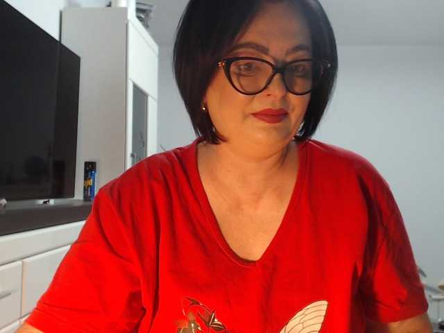 Emyllywhite live cam on BongaCams