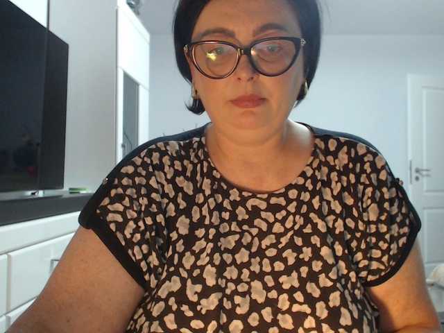 Emyllywhite live cam on BongaCams