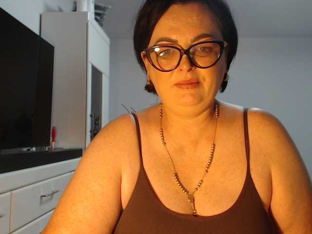 Emyllywhite live cam on BongaCams