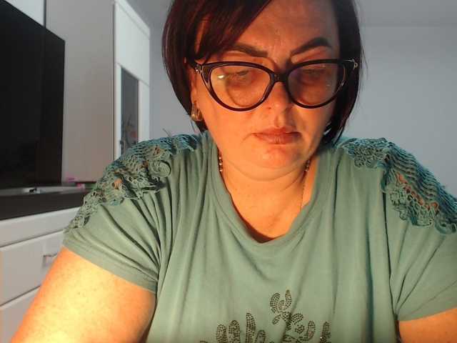 Emyllywhite live cam on BongaCams