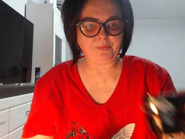 Emyllywhite live cam on BongaCams