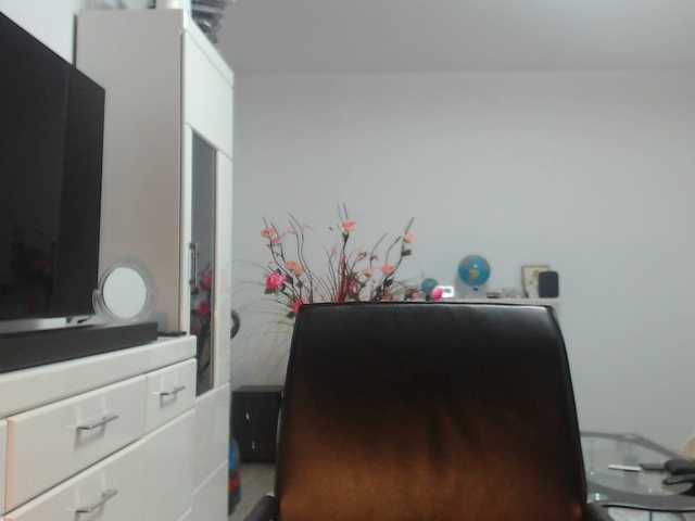 Emyllywhite live cam on BongaCams