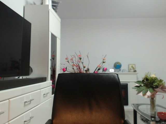 Emyllywhite live cam on BongaCams