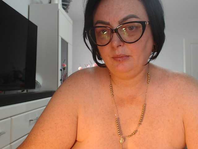 Emyllywhite live cam on BongaCams