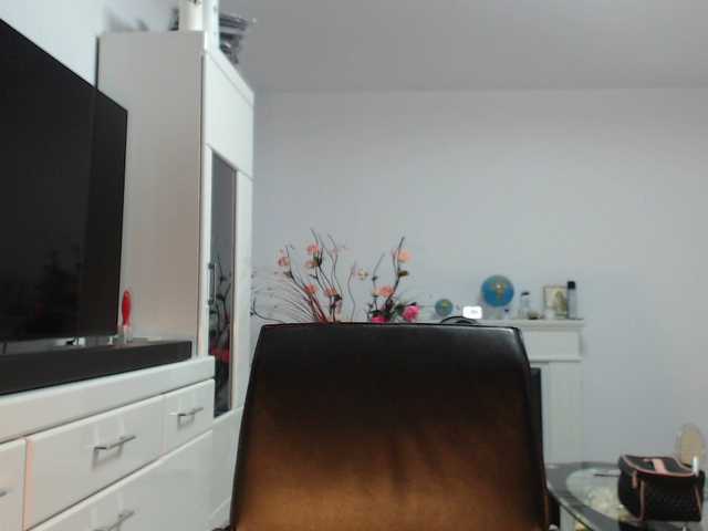 Emyllywhite live cam on BongaCams
