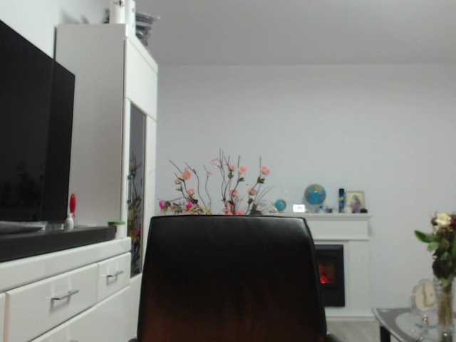 Emyllywhite live cam