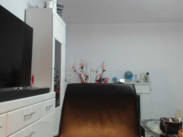 Emyllywhite live cam on BongaCams