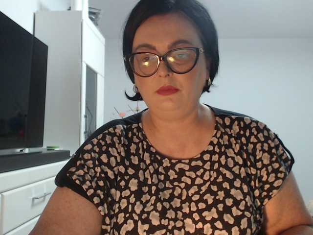 Emyllywhite live cam on BongaCams