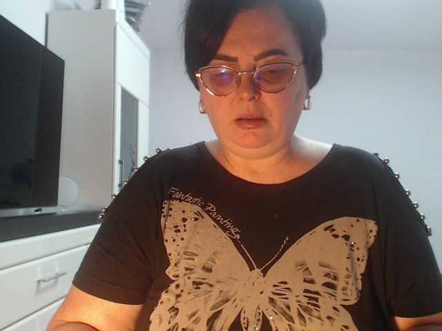 Emyllywhite's BongaCams show and profile