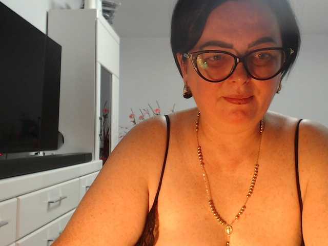 Emyllywhite
