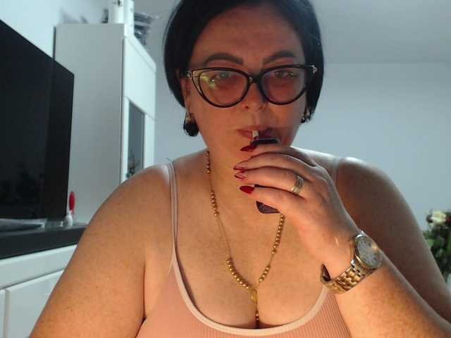 Emyllywhite live cam