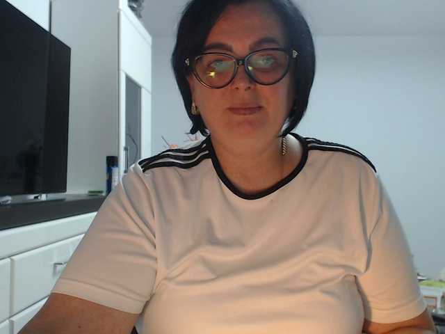 Emyllywhite live cam preview