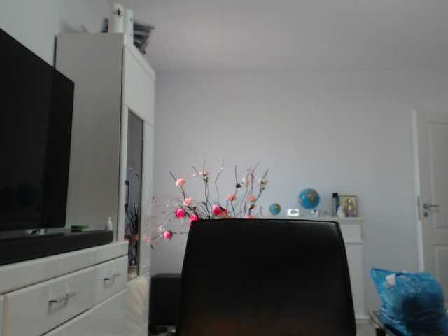 Emyllywhite live cam on BongaCams