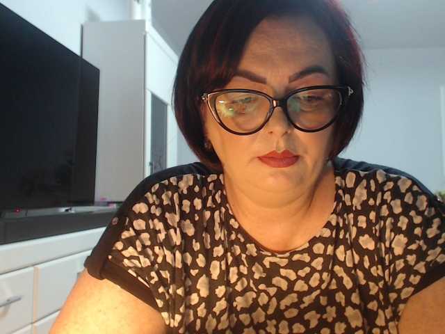 Emyllywhite live cam on BongaCams