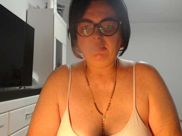 Emyllywhite Live Cam pe BongaCams