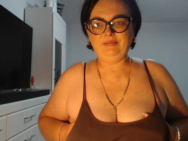 Emyllywhite