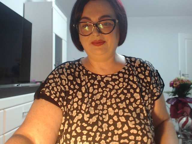 Emyllywhite live cam