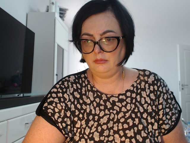 Emyllywhite live cam on BongaCams