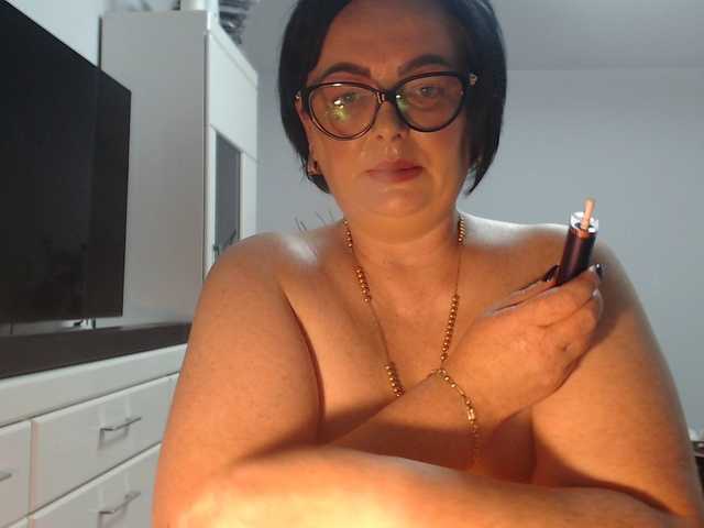 Emyllywhite live cam on BongaCams