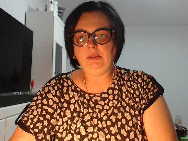 Emyllywhite live cam on BongaCams