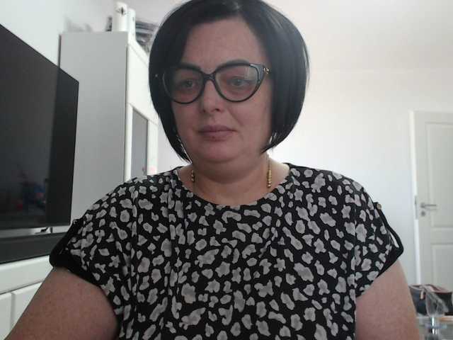 Emyllywhite live cam on BongaCams