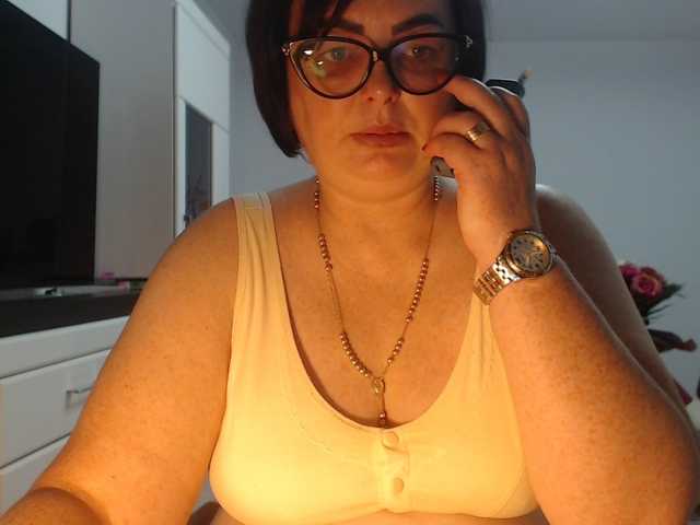 Emyllywhite live cam on BongaCams