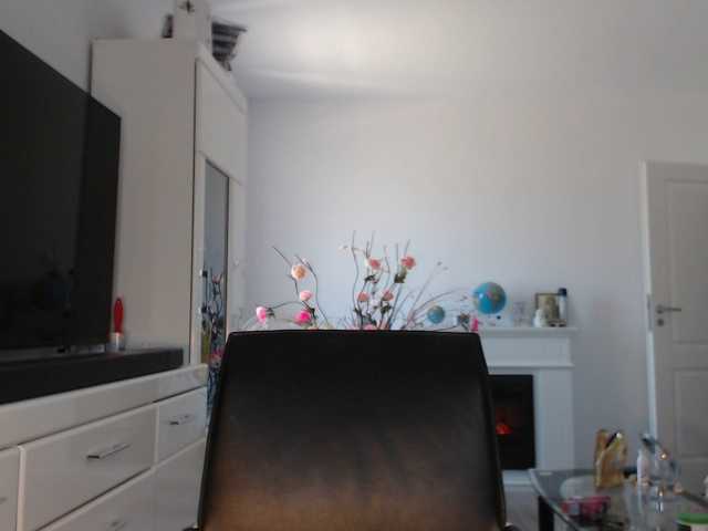 Emyllywhite live cam on BongaCams