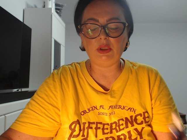 Emyllywhite live cam on BongaCams